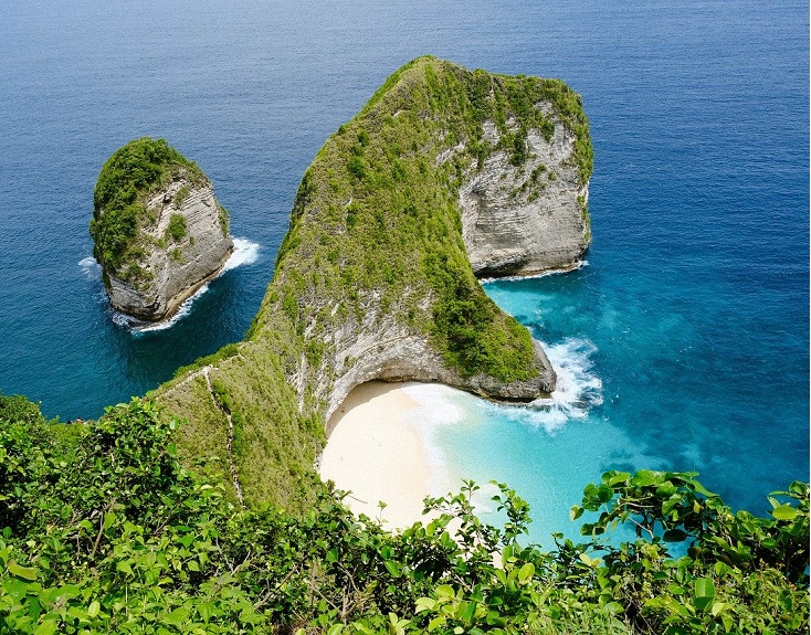 Diamond Beach, Pantai Eksotis Memesona di Nusa Penida Bali